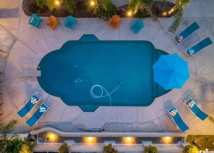 Heated Pool, Hot Tub, Pool Table, Putting Green, 5br Peoria