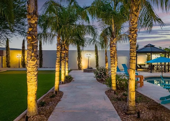 Holiday home Heated Pool, Hot Tub, Pool Table, Putting Green, 5br