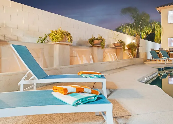 Heated Pool, Hot Tub, Pool Table, Putting Green, 5br Holiday home Peoria