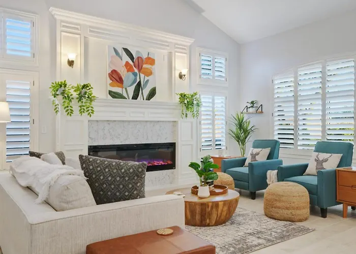 Heated Pool, Hot Tub, Pool Table, Putting Green, 5br